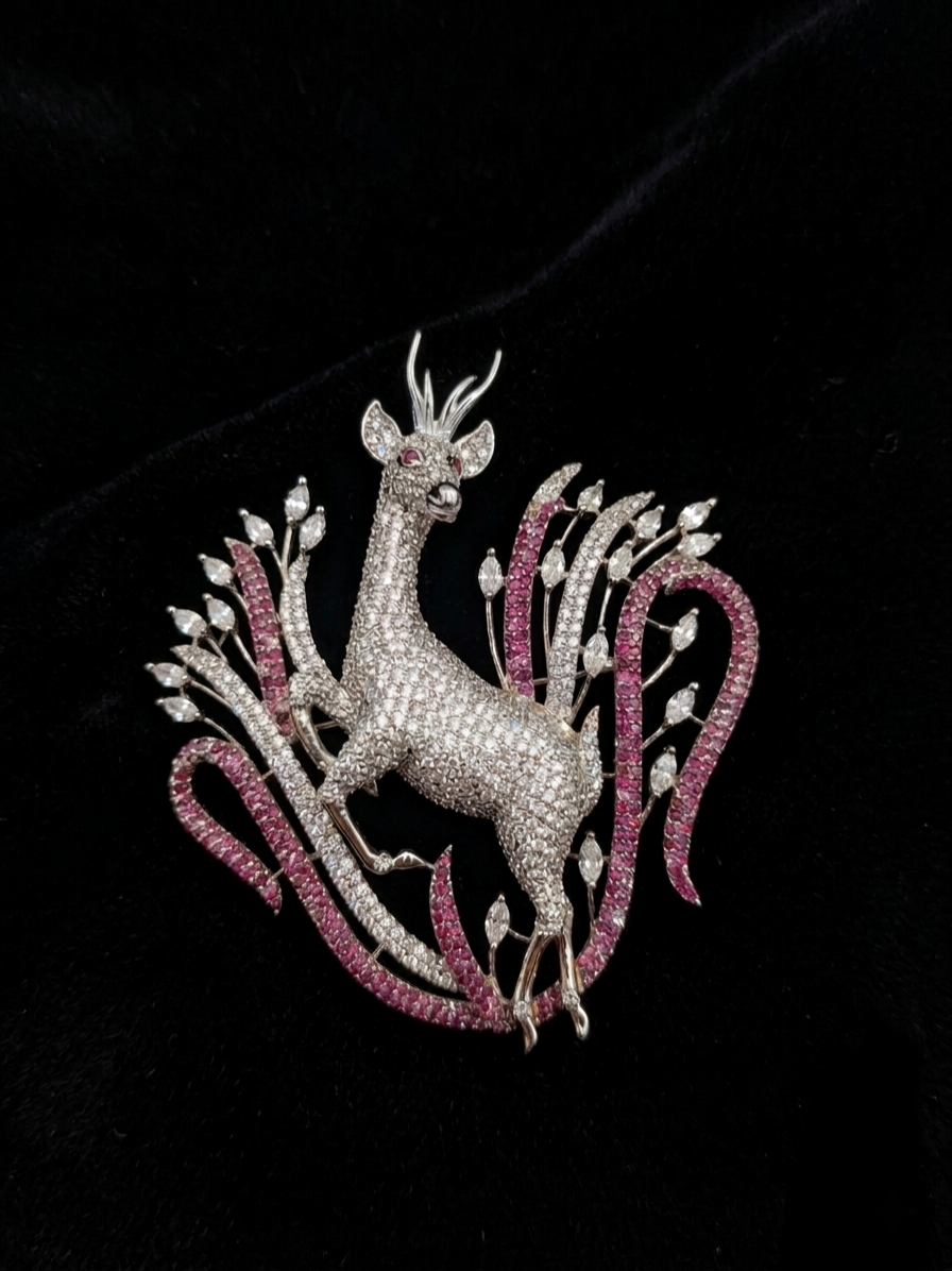 Deer Brooch (Pink)